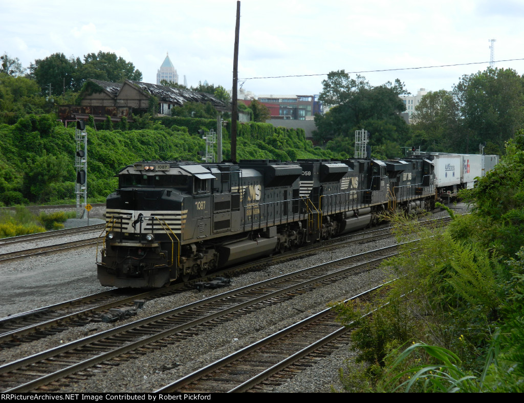 NS 1087 (SD70ACe) 1058 (SD70ACe) 7545 (ES40DC)